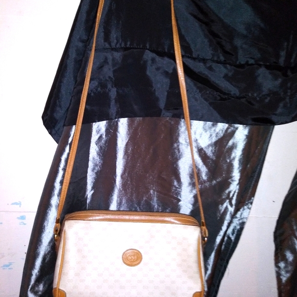 Authentic Gucci crossbody - Picture 5 of 8